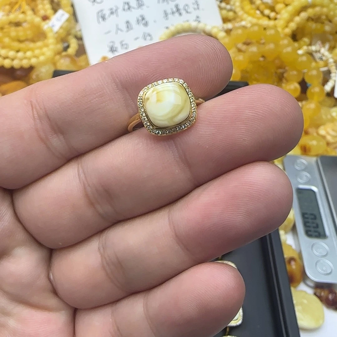 女***活琥珀未镶嵌裸石戒指02
