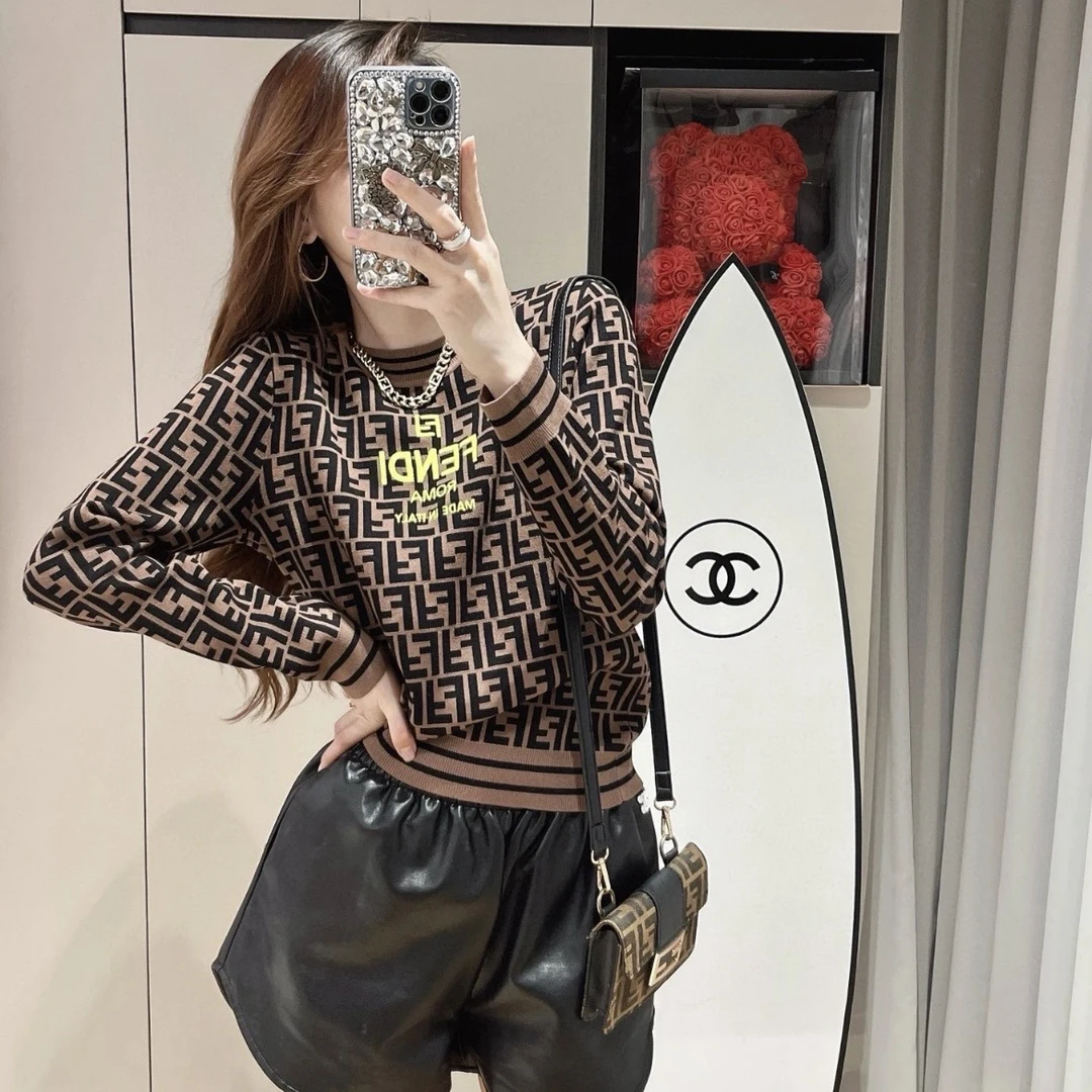 未使用 FENDI/芬迪 A100981/老花满印撞色针织上衣/40码