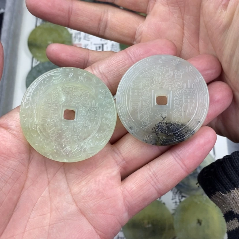 【闪购商品】岫玉颈饰未镶嵌小**.岫玉山鬼花钱吊坠一对