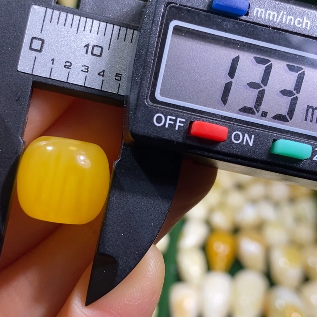 蜜蜡未镶嵌裸石配饰