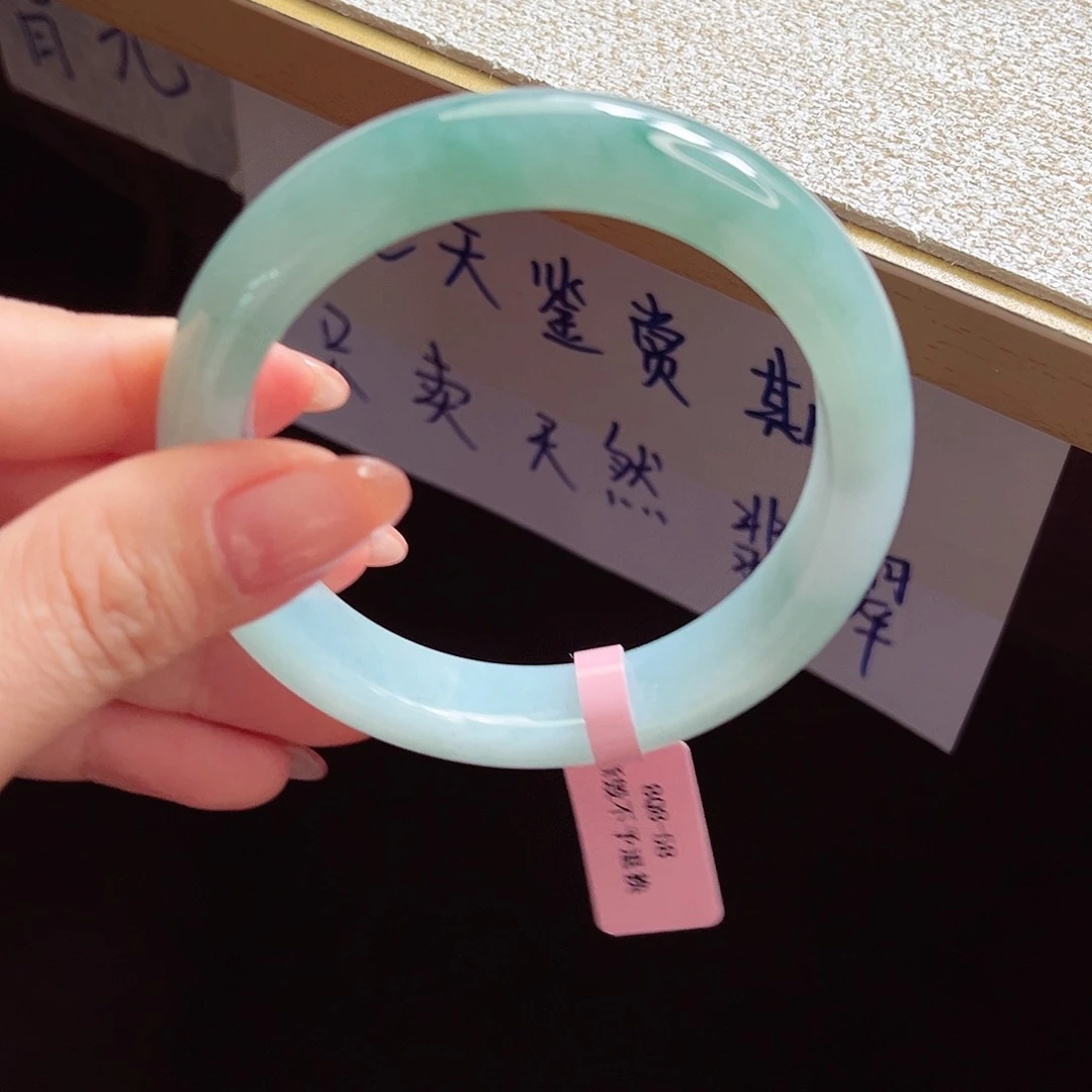 翡翠手镯未镶嵌手镯