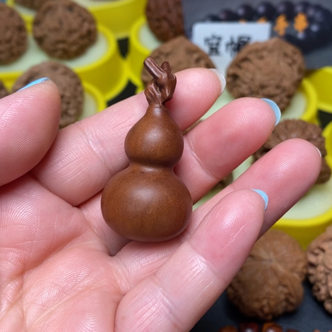 文玩核桃吊坠栆木