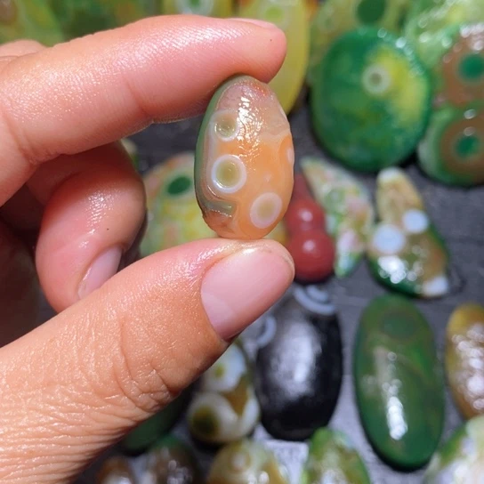 石英质玉珠宝半成品未镶嵌耳***卷