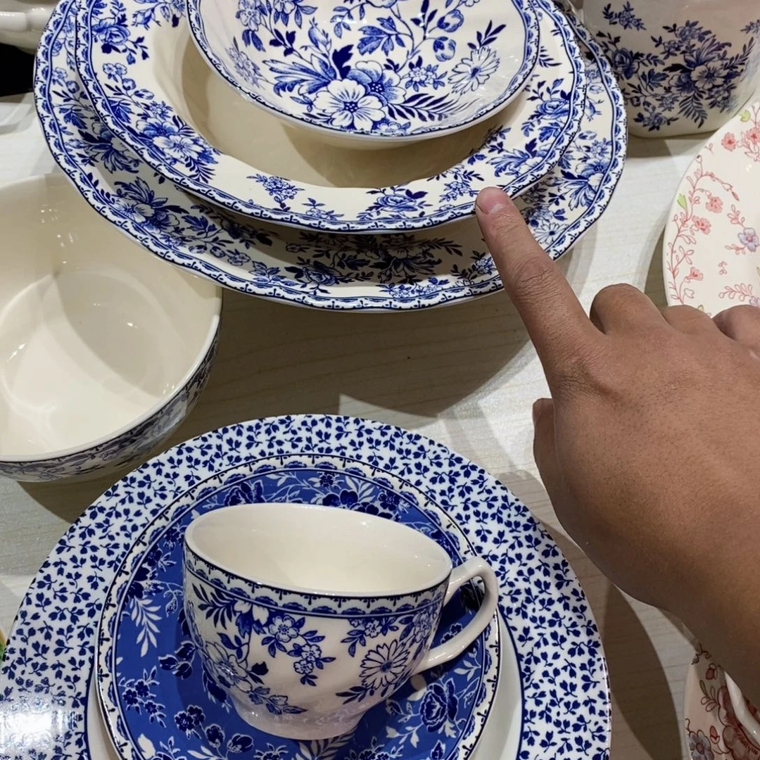 瓷微瑕青花咖啡杯碟