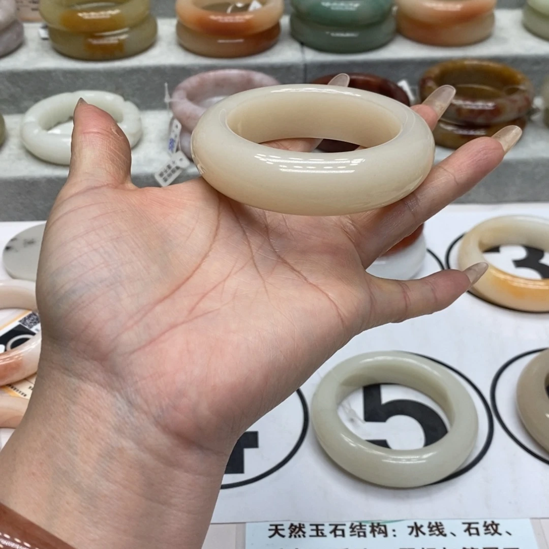 石英质玉未镶嵌手镯