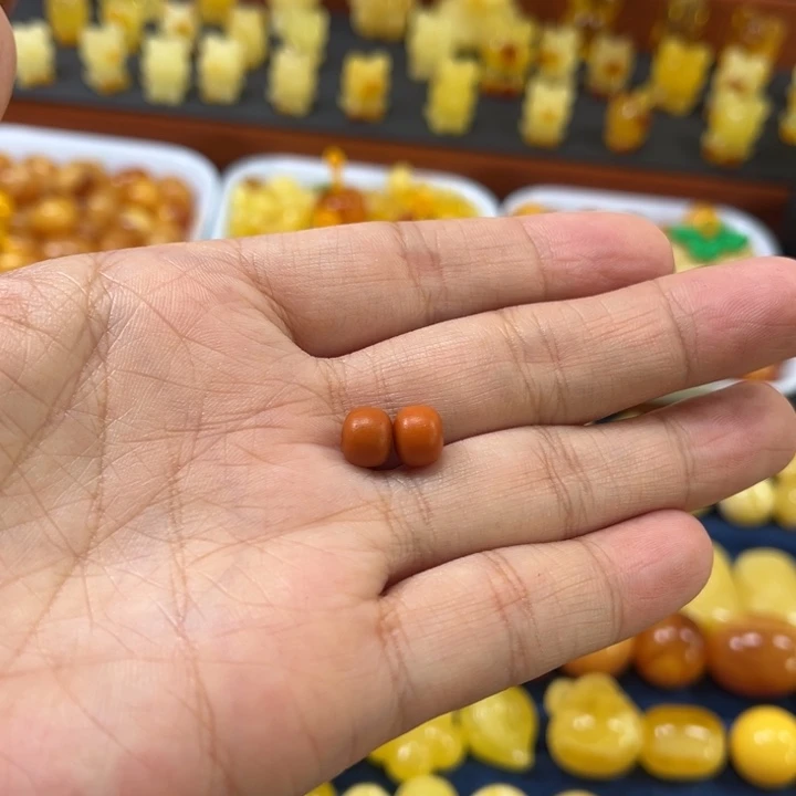 琥珀未镶嵌裸石卡7加老蜡橘皮墩一对微瑕漏