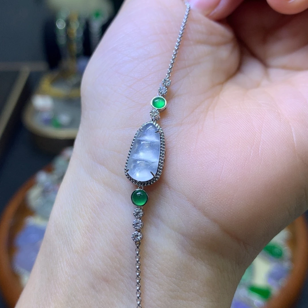 翡翠18K金镶嵌颈饰翡翠吊坠项链