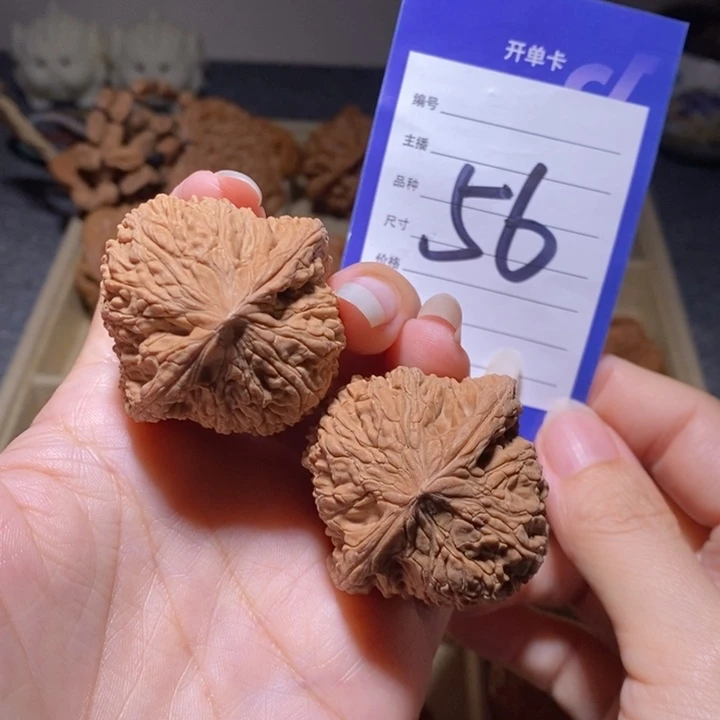 把件文玩核桃绣球全品42左右