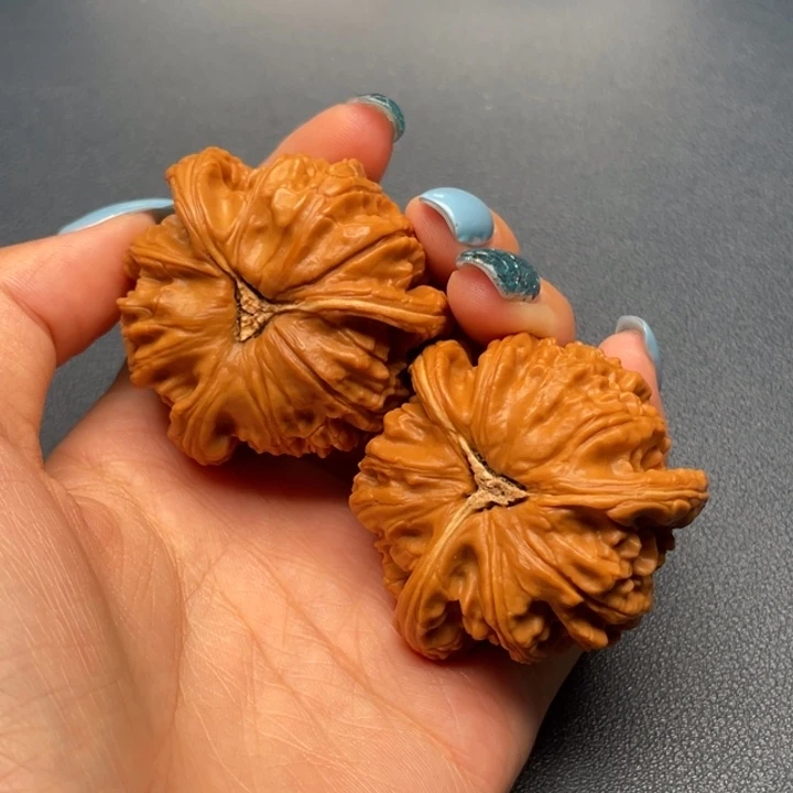 山***土文玩核桃吊坠白狮子