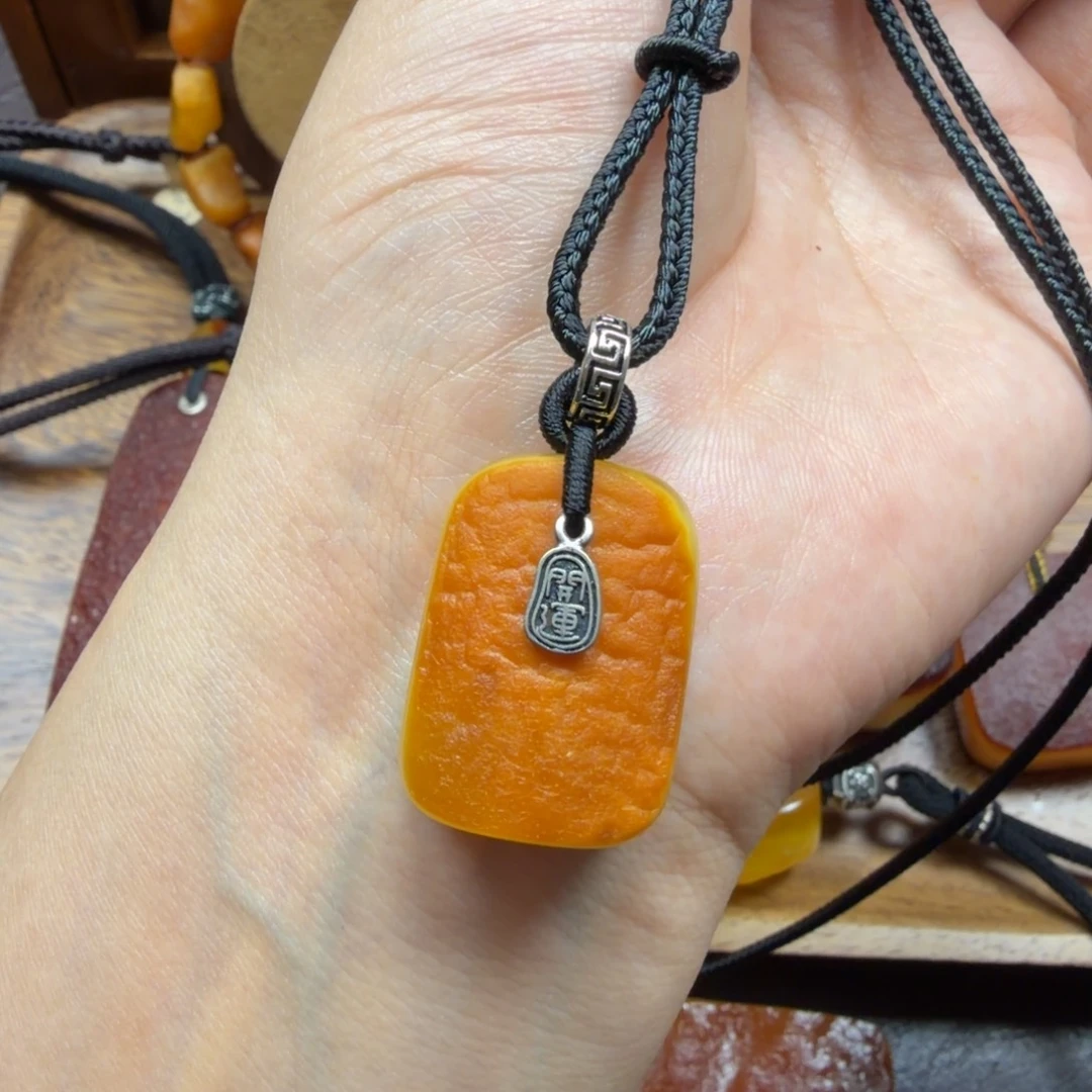 琥珀未镶嵌吊坠(赠链)