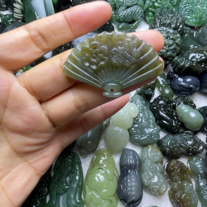 和田玉未镶嵌颈饰