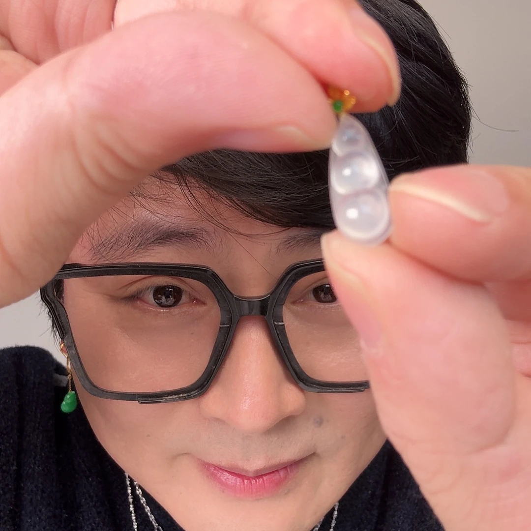 翡翠18K金镶嵌颈饰一件