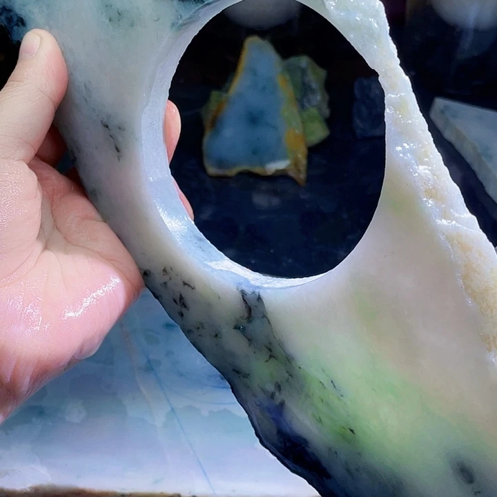 翡翠未镶嵌颈饰毛料38