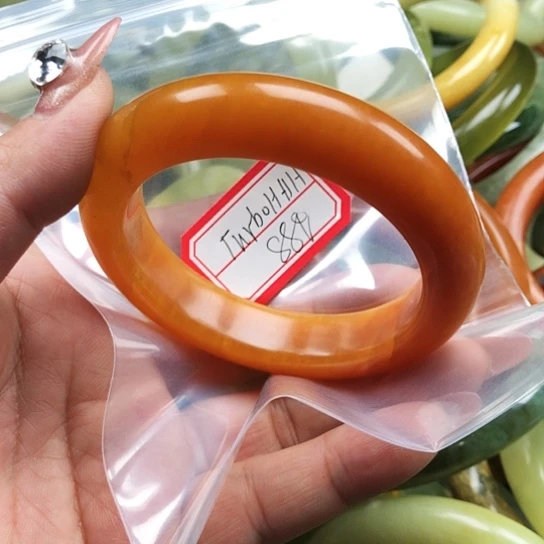 蛇纹石玉手镯未镶嵌T****.