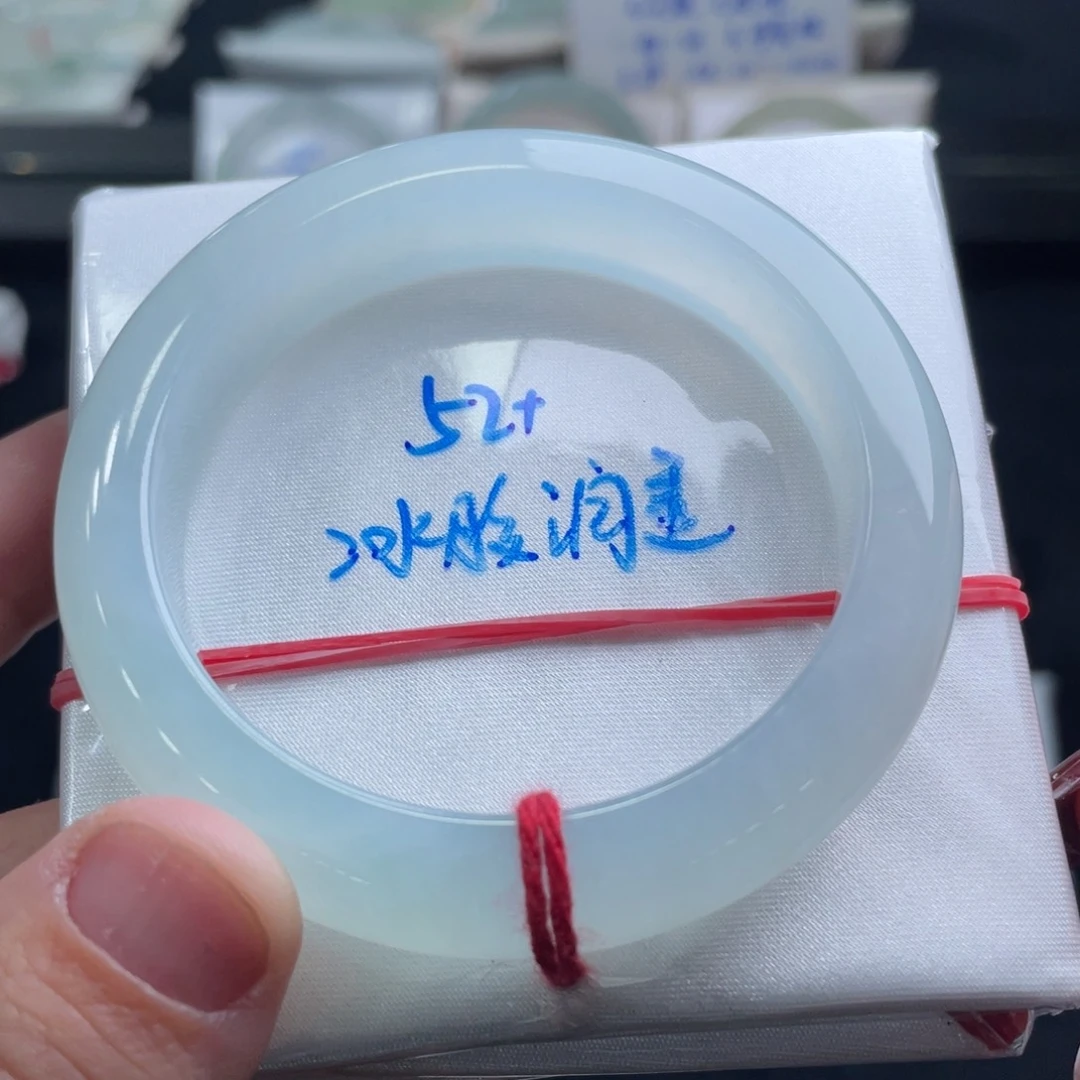 翡翠手镯未镶嵌翡翠手镯