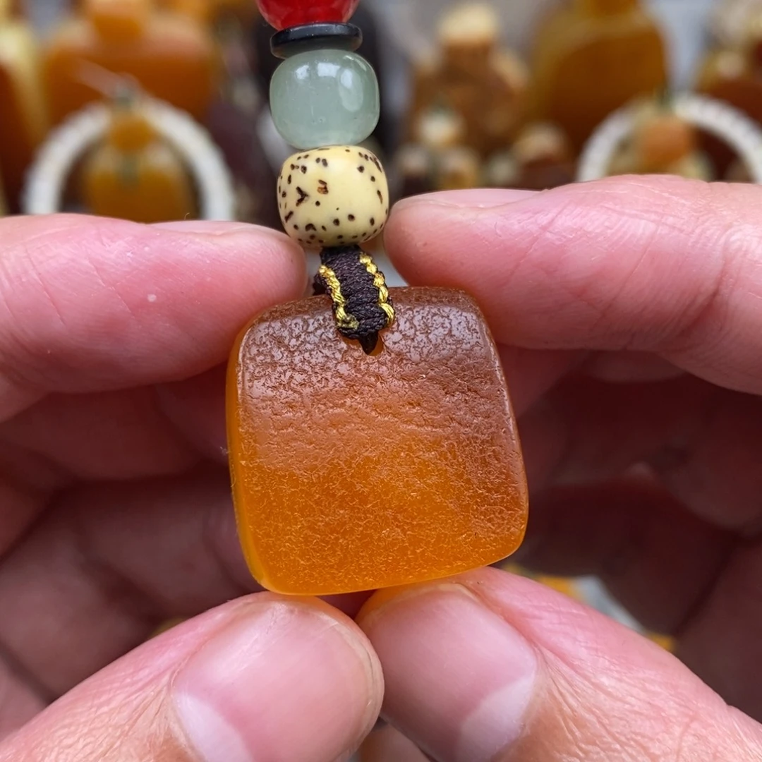 未镶嵌琥珀珠宝奇石