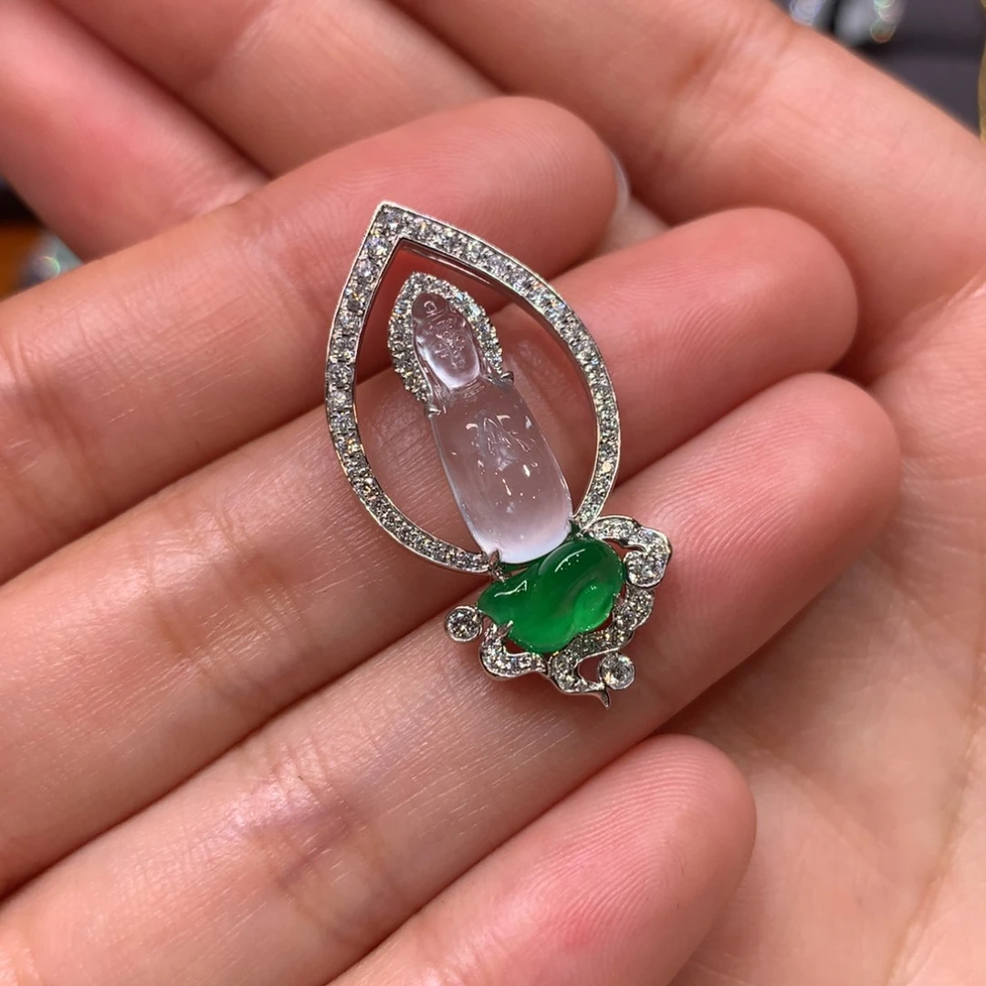 翡翠颈饰18K金镶嵌y****儿吊坠