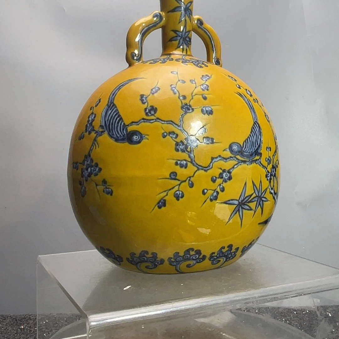 瓷青花双耳扁瓶一个