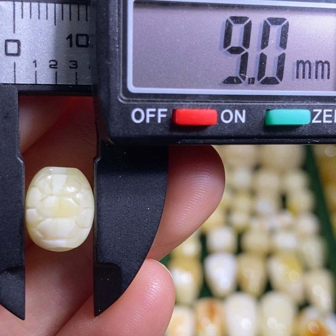 蜜蜡未镶嵌裸石配饰