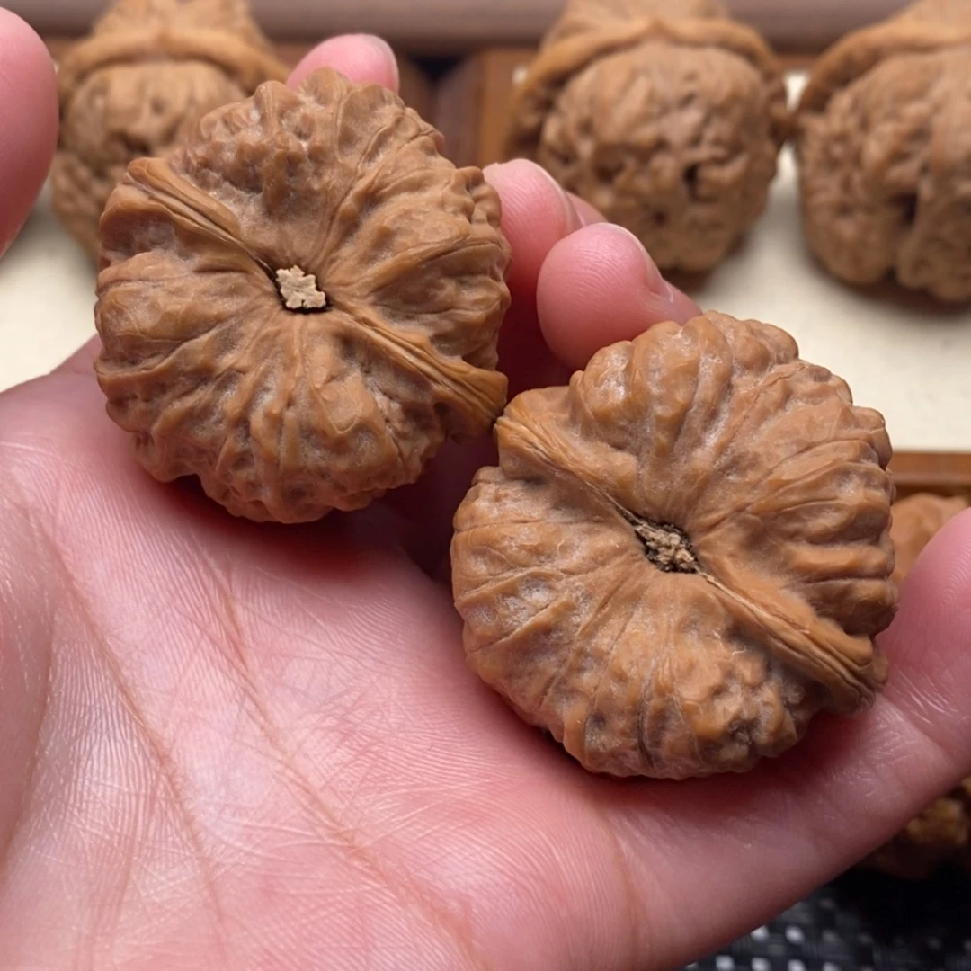 【闪购商品】把件文玩核桃边40左右