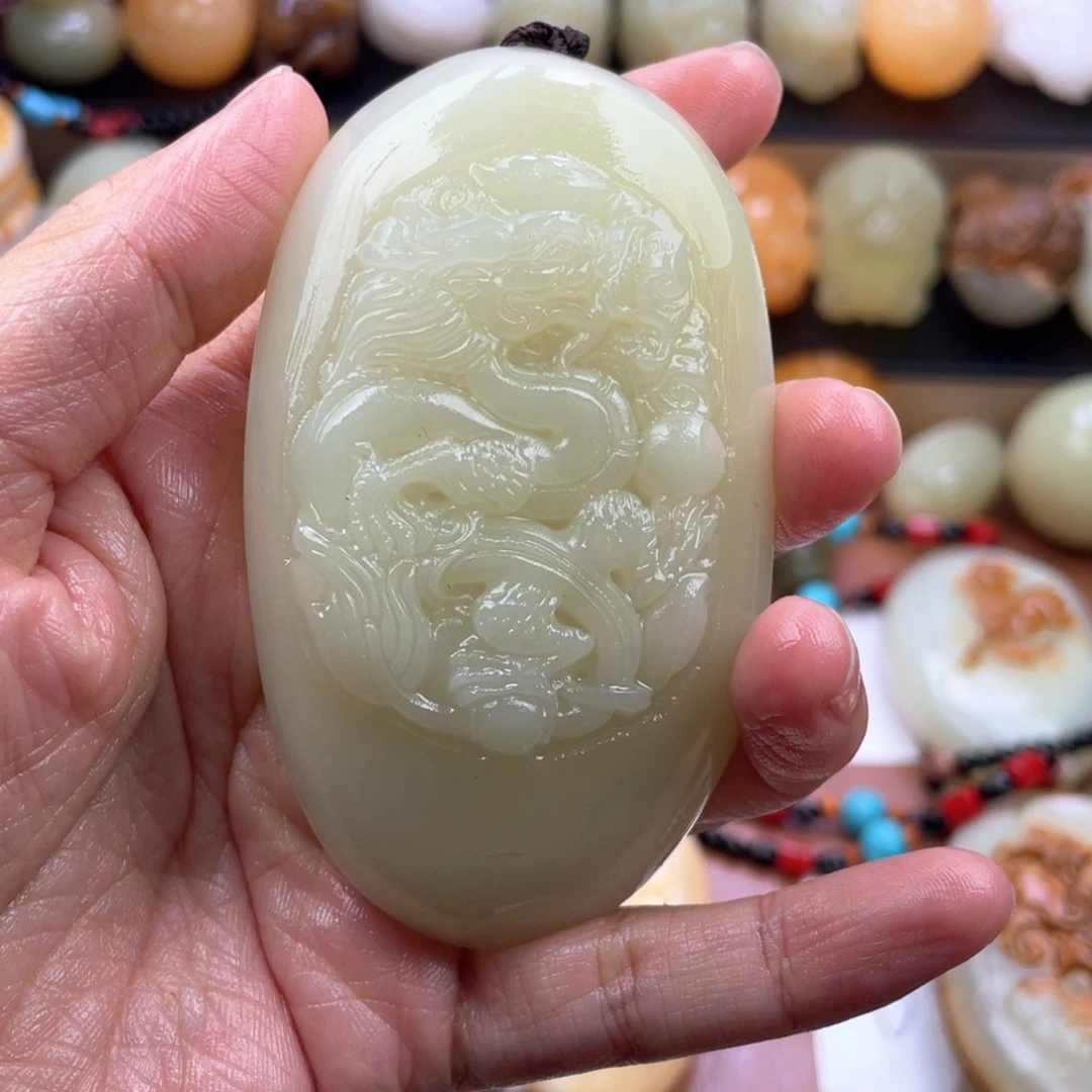 虫***飞石材古青石手把件