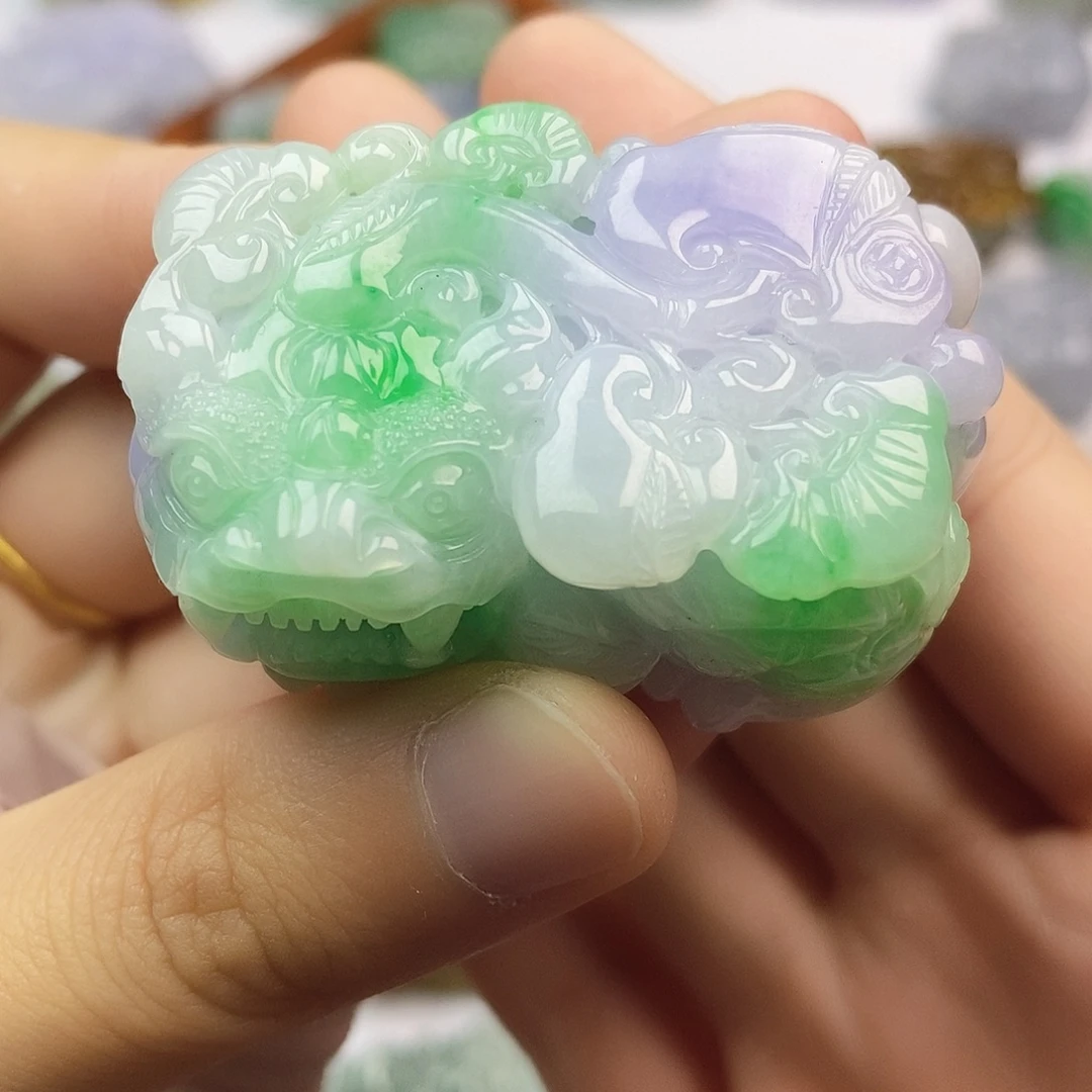 翡翠未镶嵌颈饰貔貅