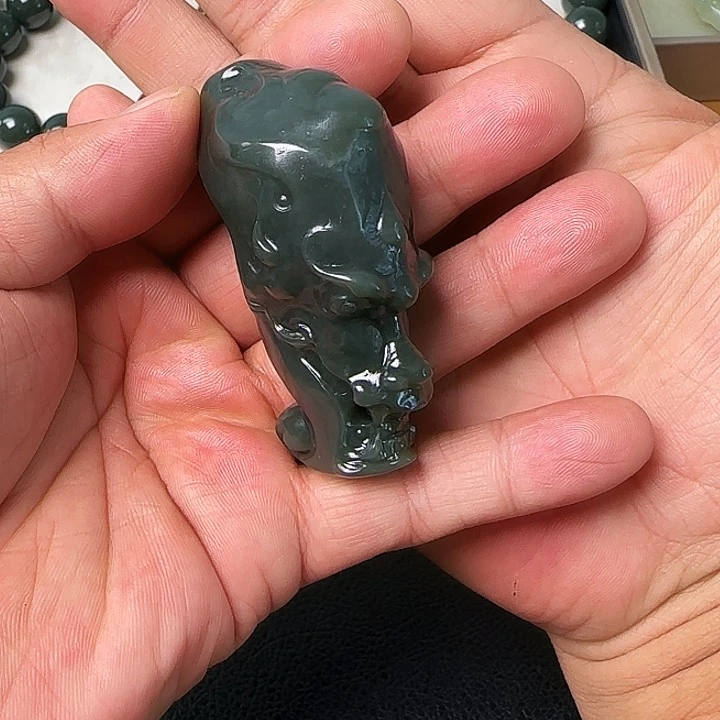 和田玉未镶嵌把件