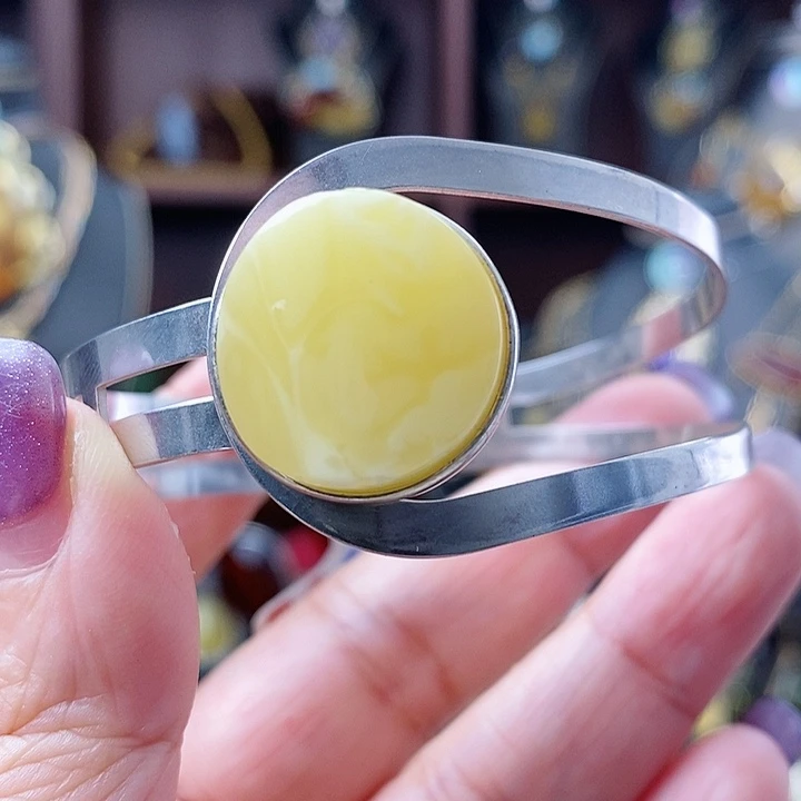 琥珀手镯银S925镶嵌东**猪手镯