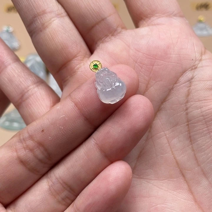 翡翠18K金镶嵌颈饰t****）貔貅