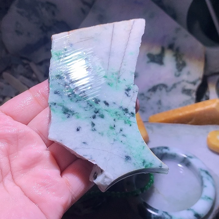 颈饰未镶嵌翡翠边角料