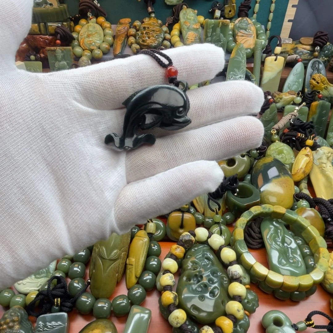 岫岩老玉（透闪石质玉）未镶嵌颈饰