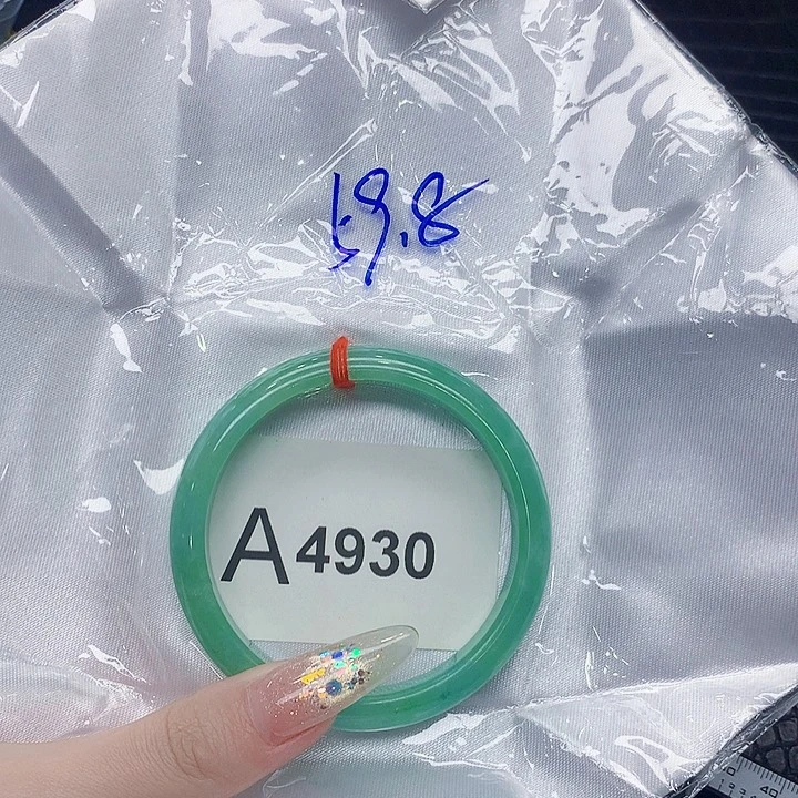 翡翠手镯未镶嵌默认微瑕