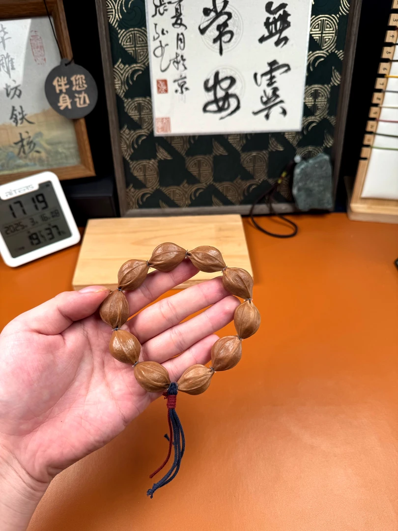 1.8*2.6四花梅林铁核手串