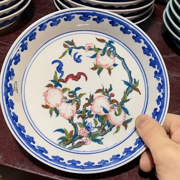 瓷片////////直径19厘米。红。