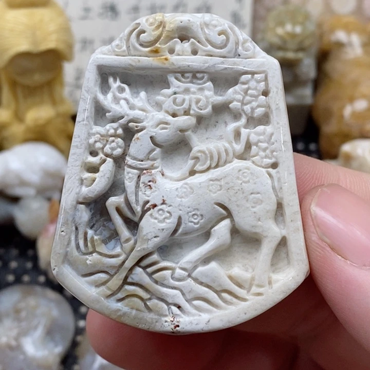 颈饰未镶嵌硅化珊瑚（珊瑚玉）有瑕