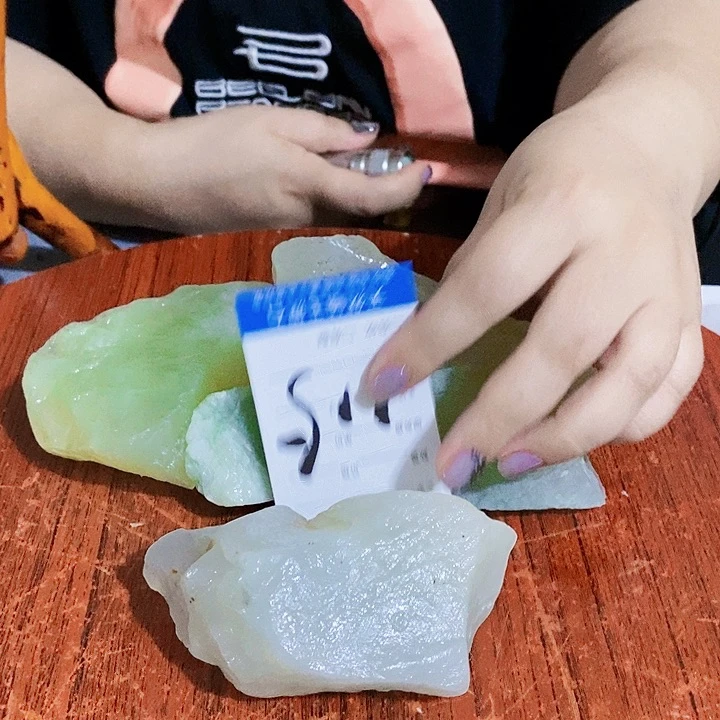 蛇纹石玉未镶嵌原石