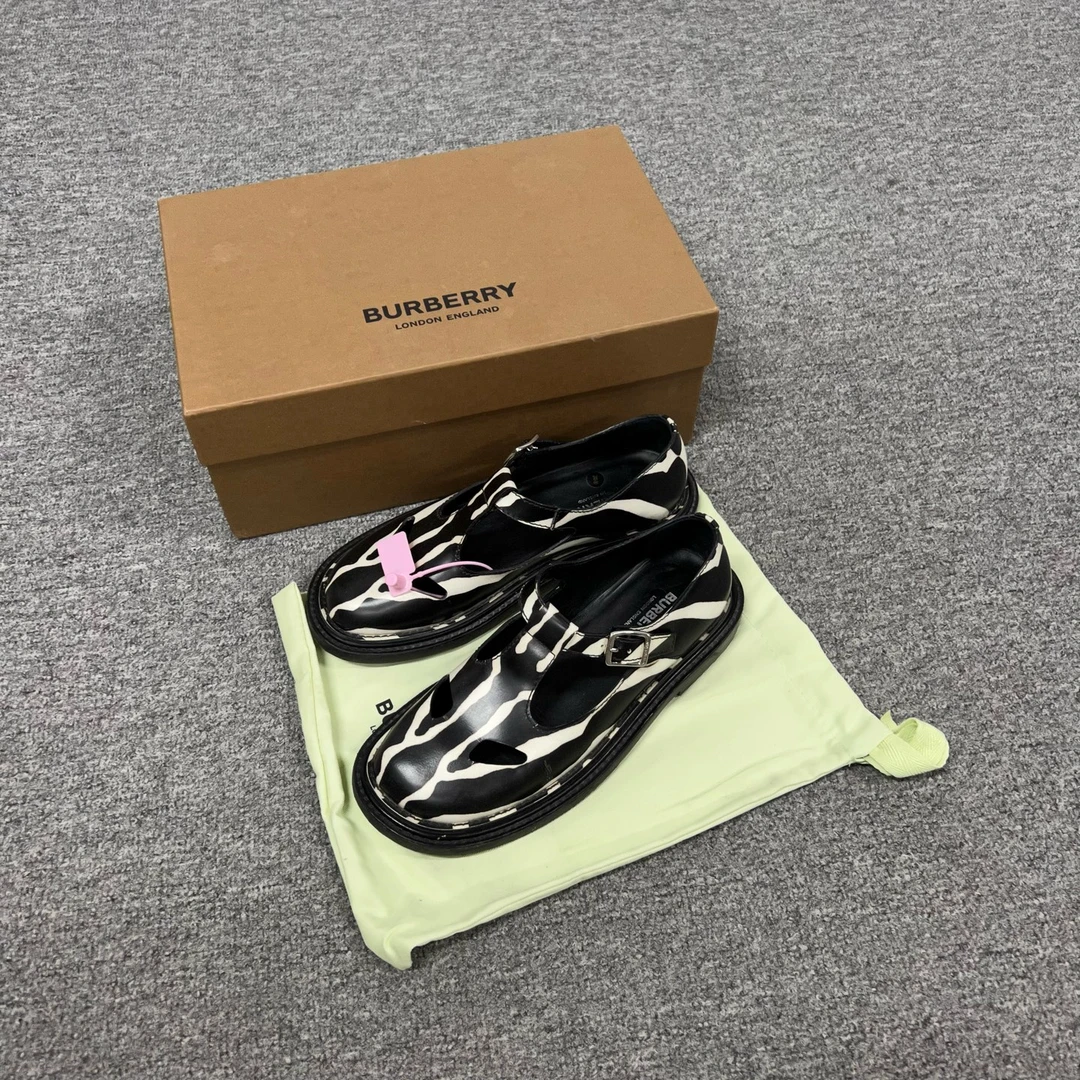 99新 AMIPARIS Burberry乐福鞋37码黑白配色
