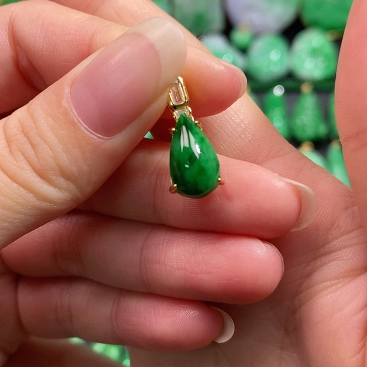 颈饰未镶嵌翡翠吊坠