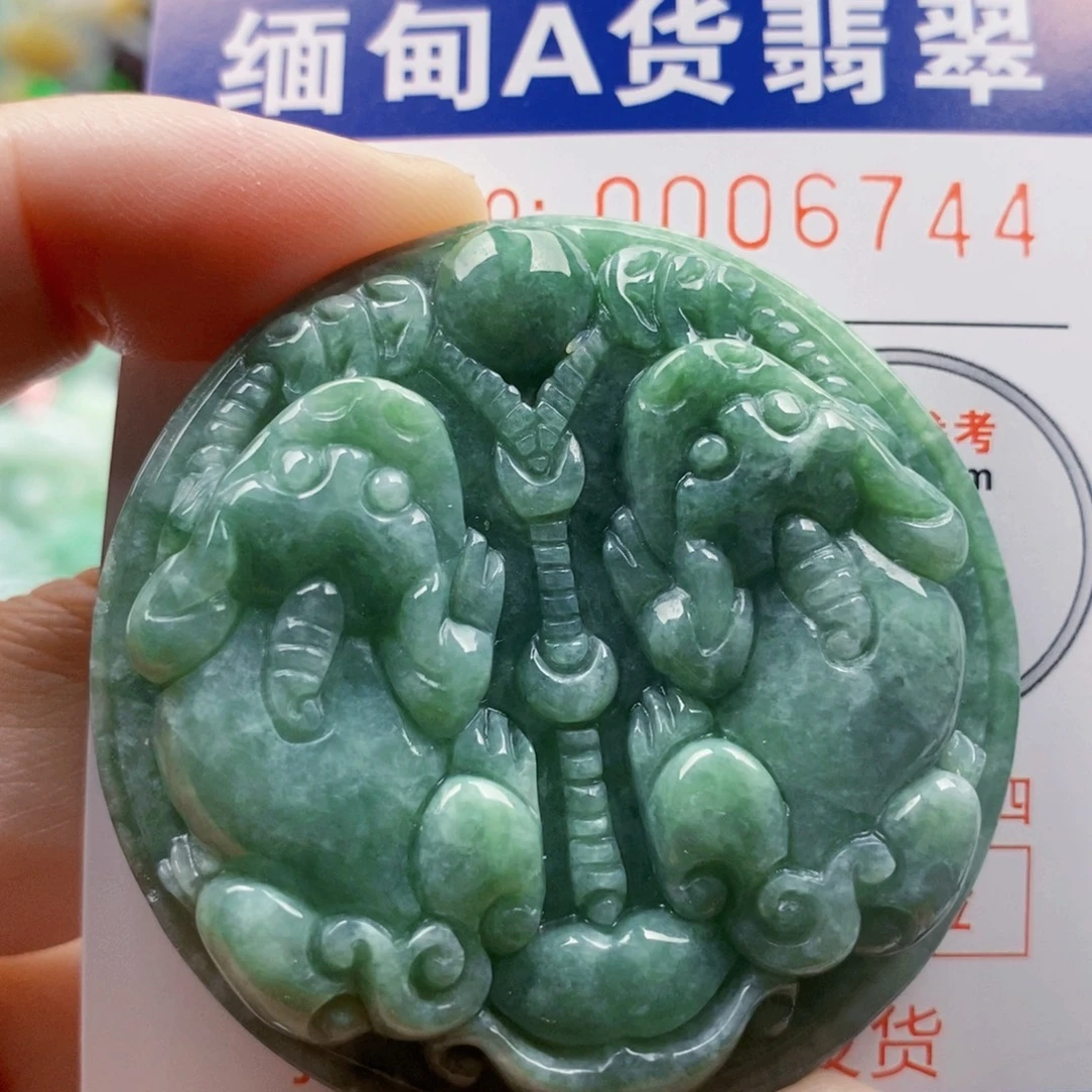 吊坠(不含链)未镶嵌翡翠