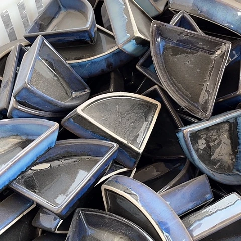 微瑕，不能明火，口径10厘米，高度1.5，4个碟子