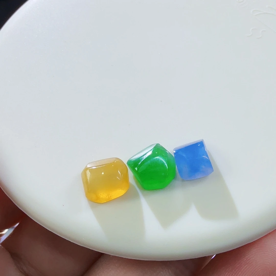 翡翠未镶嵌颈饰裸石