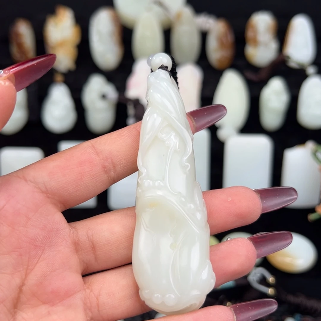 和田玉未镶嵌颈饰米达