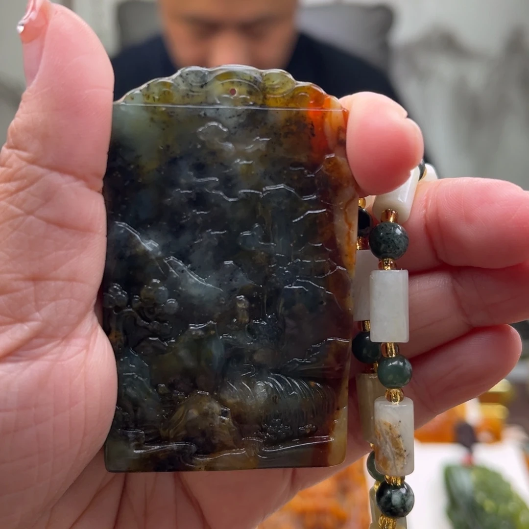 岫玉未镶嵌颈饰挂件