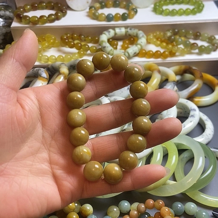 未镶嵌蛇纹石玉手链