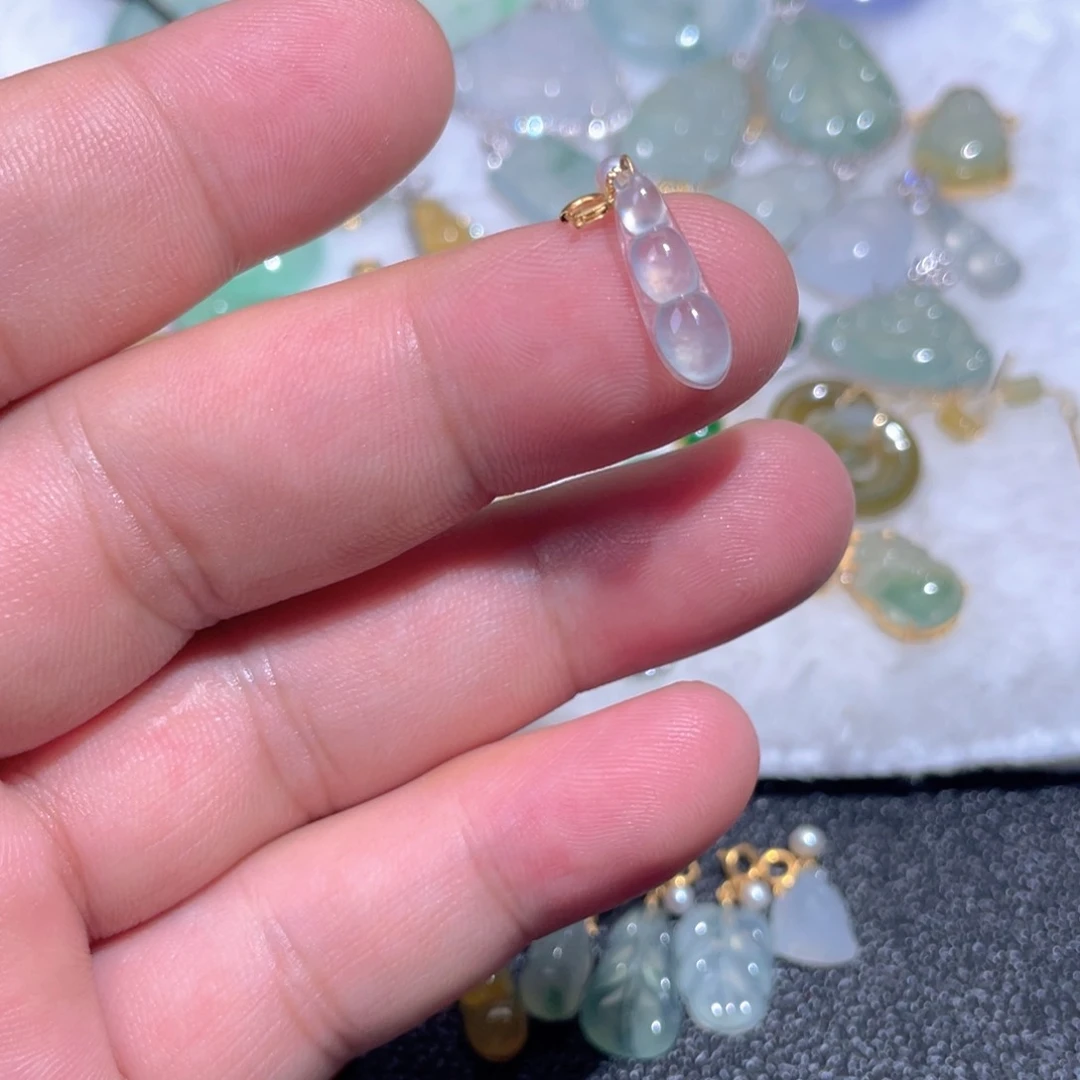 颈饰18K金镶嵌翡翠