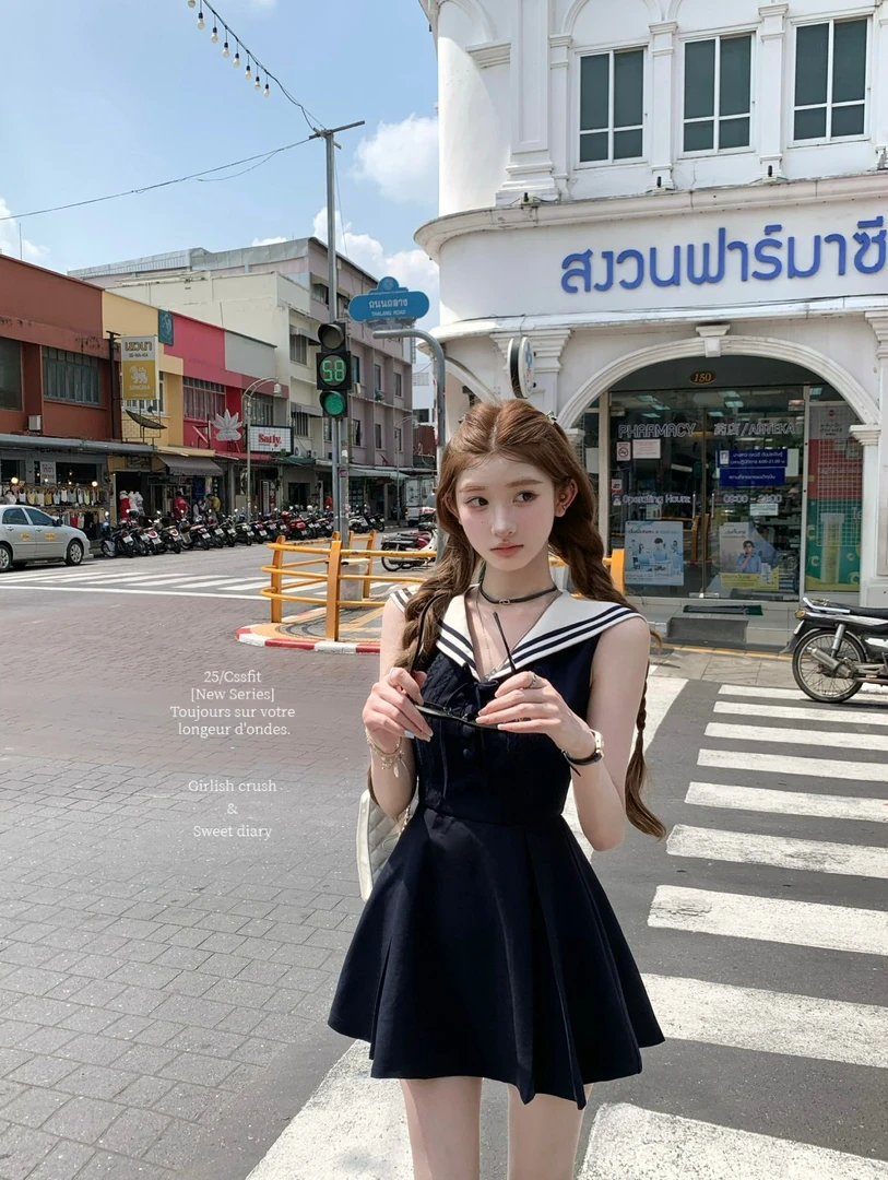 迟伞伞 25/ss 初访六本木 海军领棉质木耳边无袖连衣裙米白&藏青