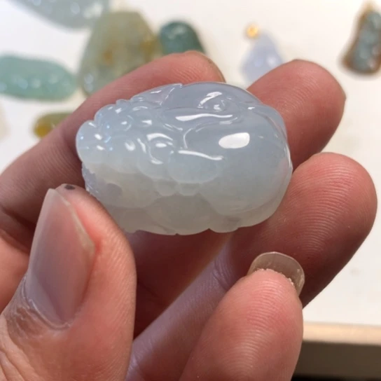 翡翠颈饰未镶嵌五***方翡翠