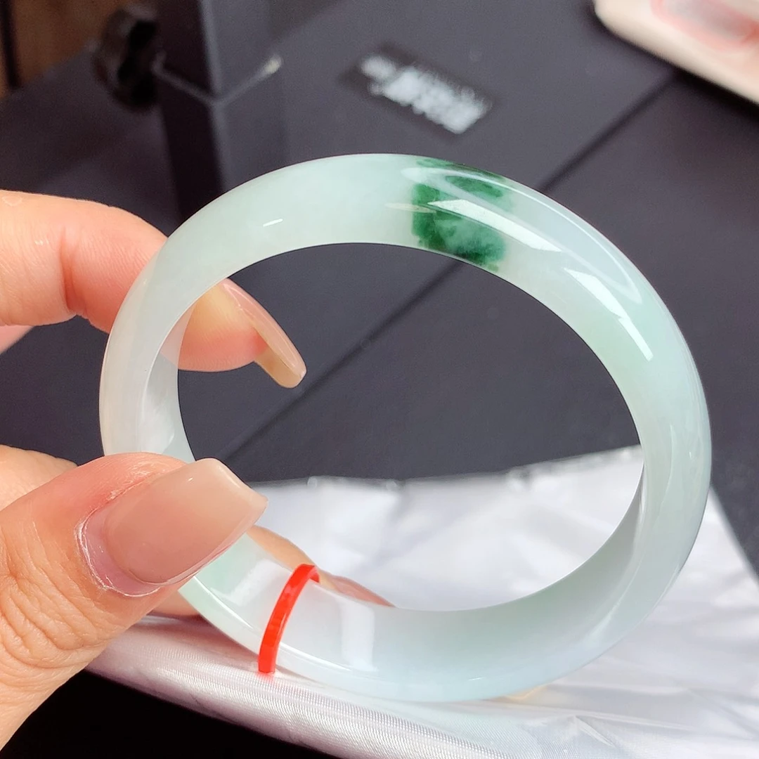 翡翠手镯未镶嵌55圈口