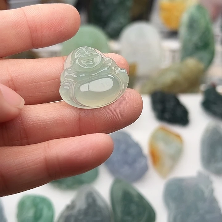 翡翠未镶嵌颈饰佛公