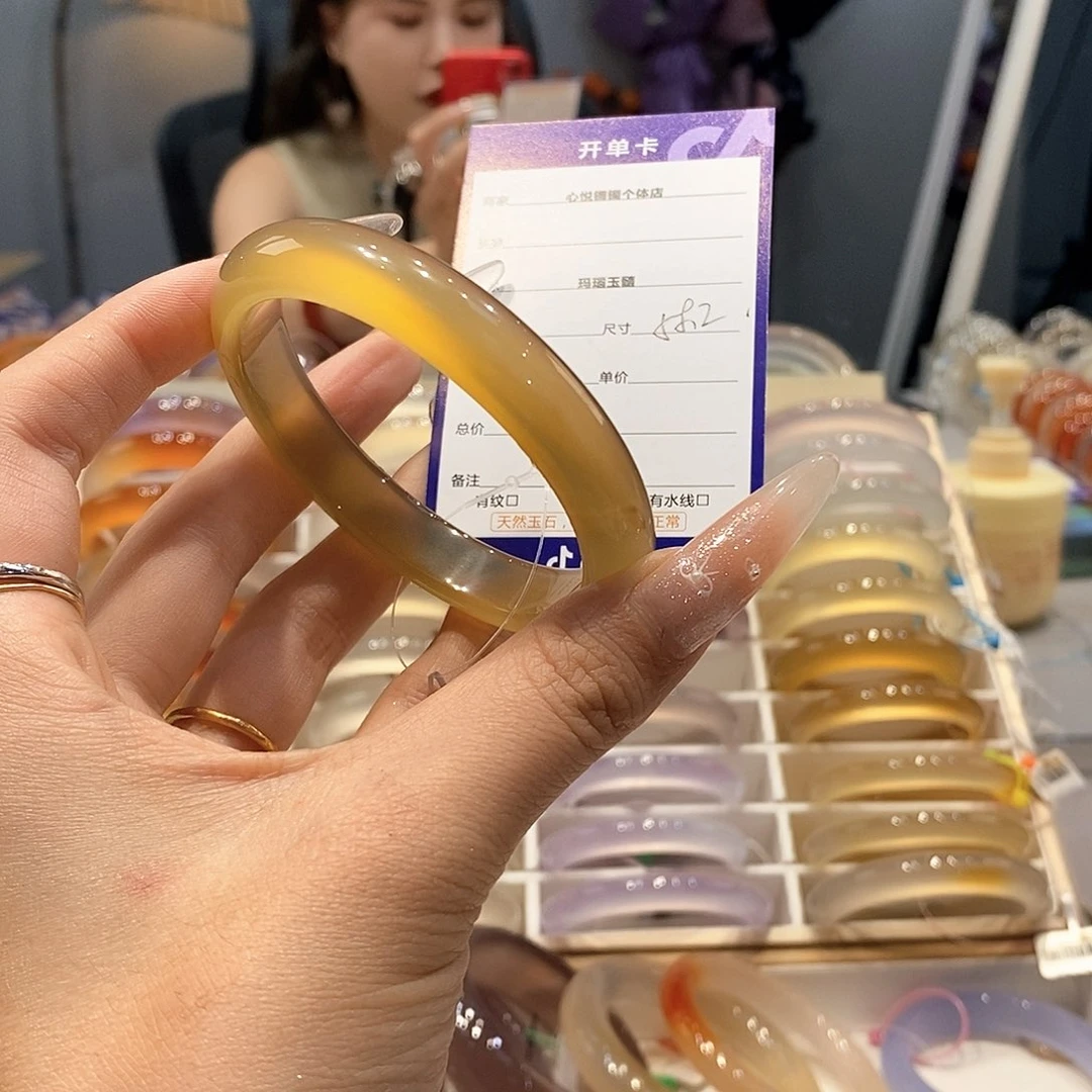 玛瑙/玉髓手镯未镶嵌